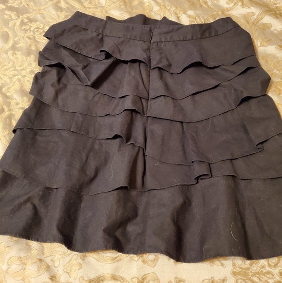 Cute black skirt - Picture 2 of 3